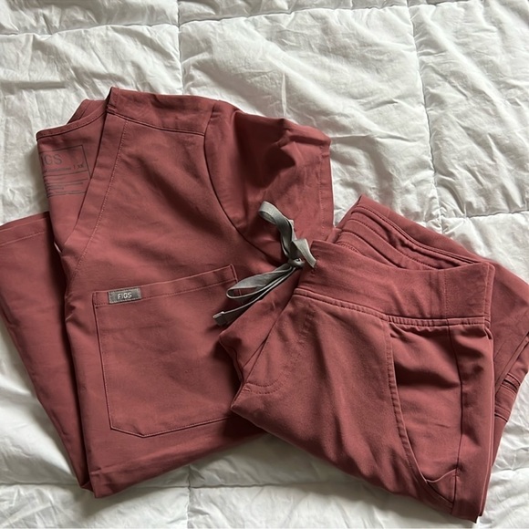 FIGS mauvve scrub set - Picture 5 of 5